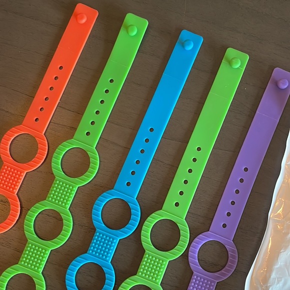 Silicone Baby Toy Straps for Car Seats and Strollers - Picture 2 of 3